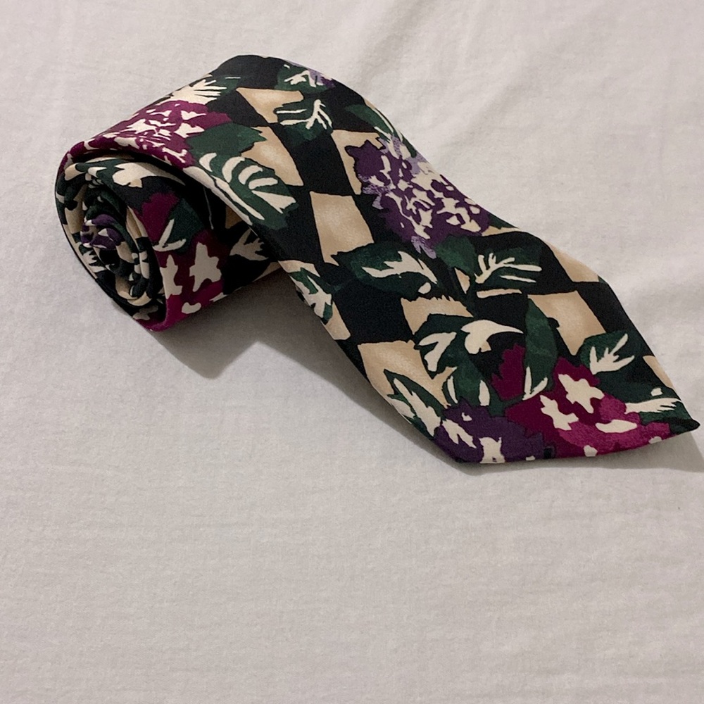 Perry Ellis 100% silk tie